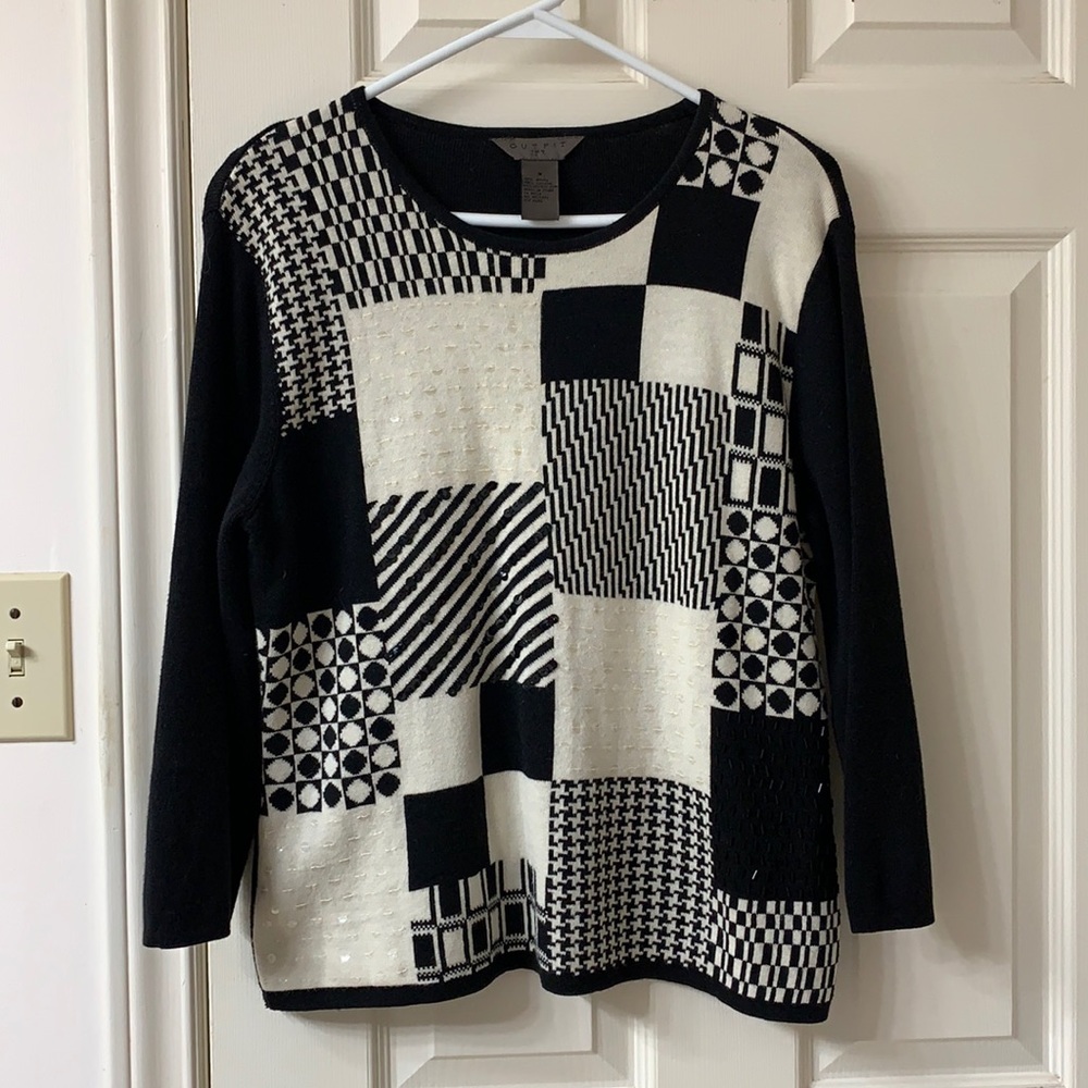 🌷3 for $25🌷Outfit JPR, US M, Black & White Geometric Print 3/4 Sleeve Sweater